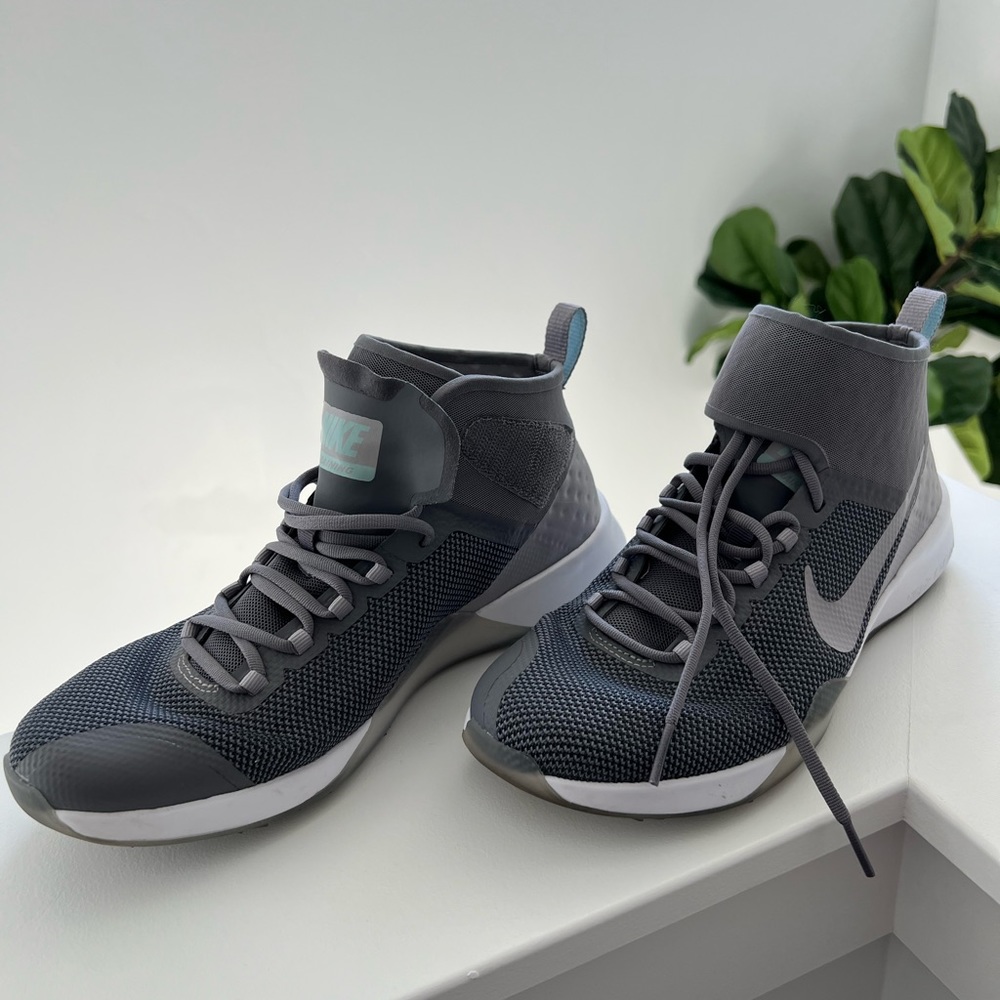 Nike Lifting Sneakers